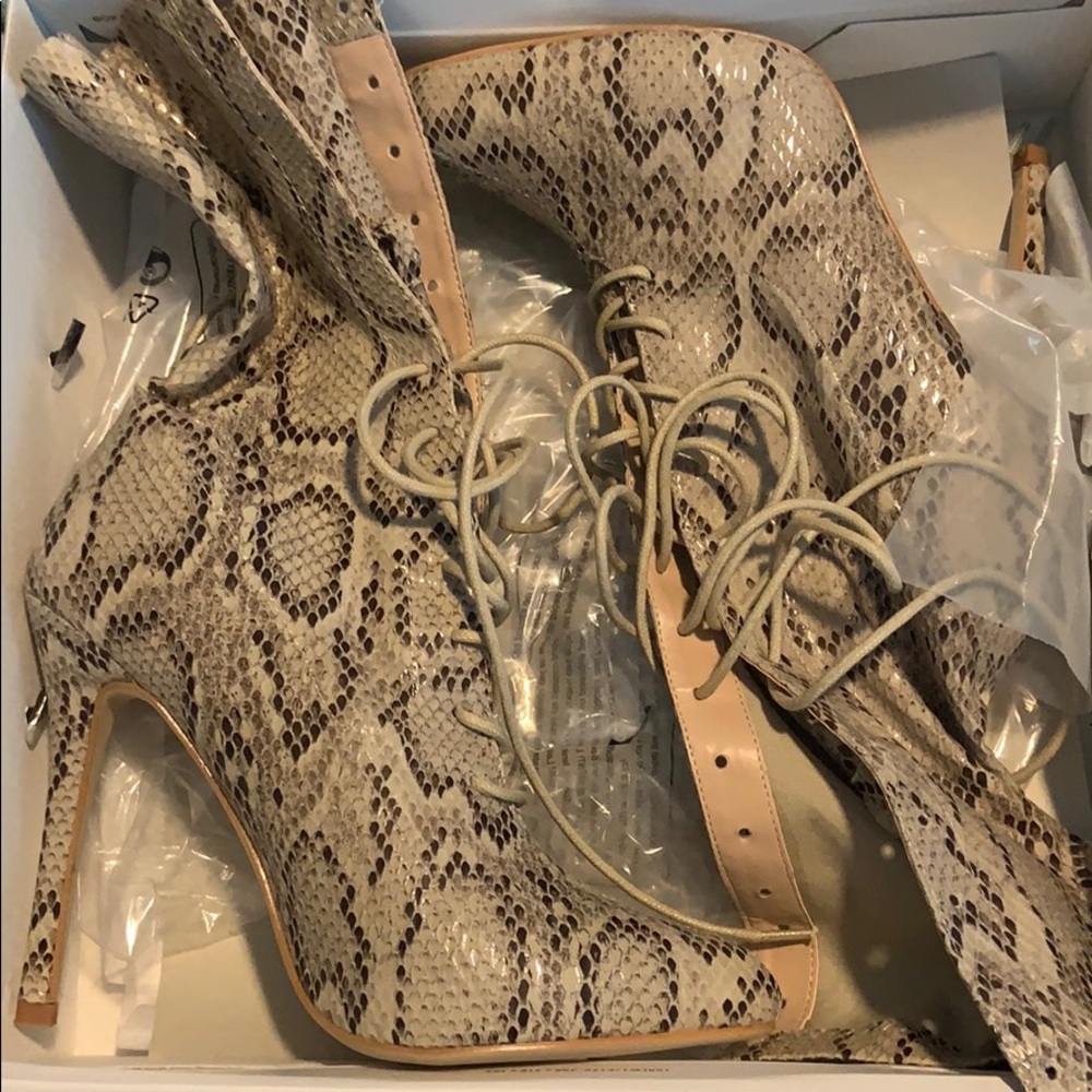 Women’s snake print shoes